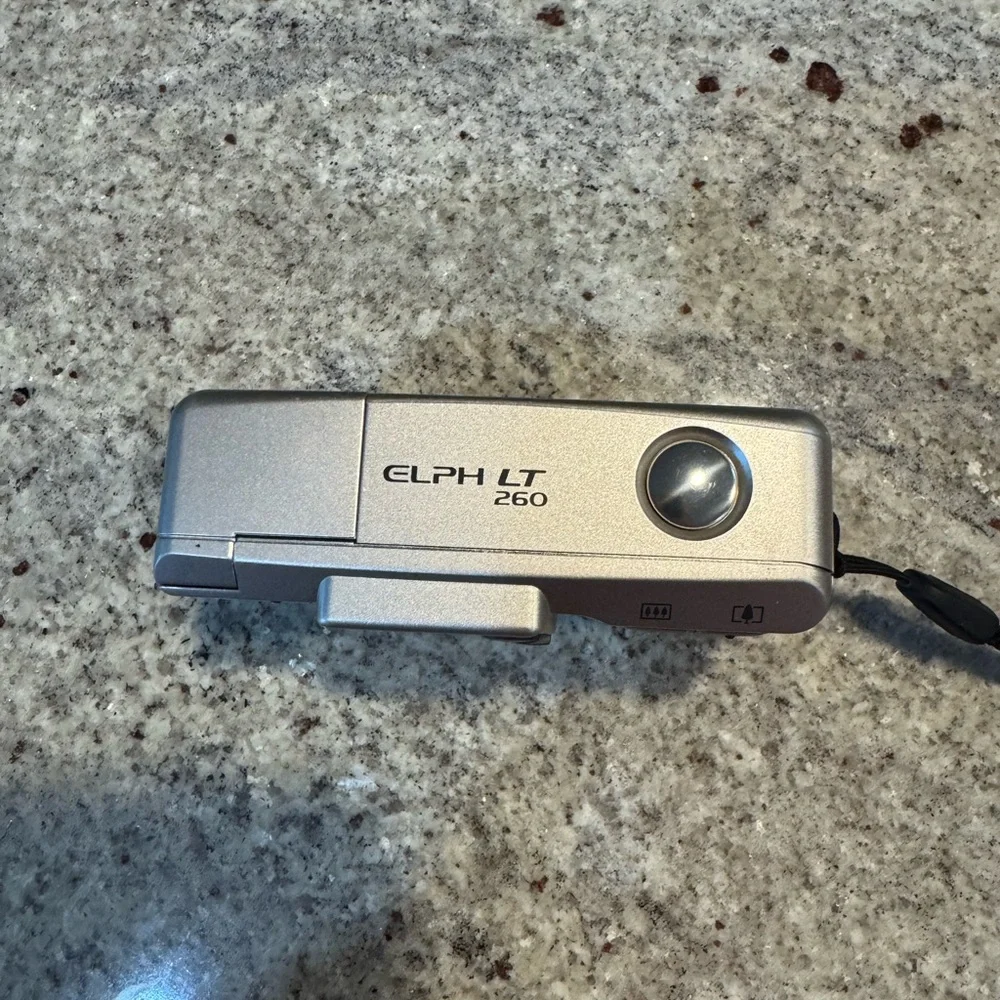 Canon ELPH LT 260 Silver Camera